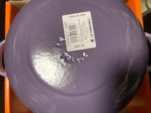 Le Creuset Marmite 22cm Blue bell purple color with outer box manual UNUSED - Picture 2 of 24