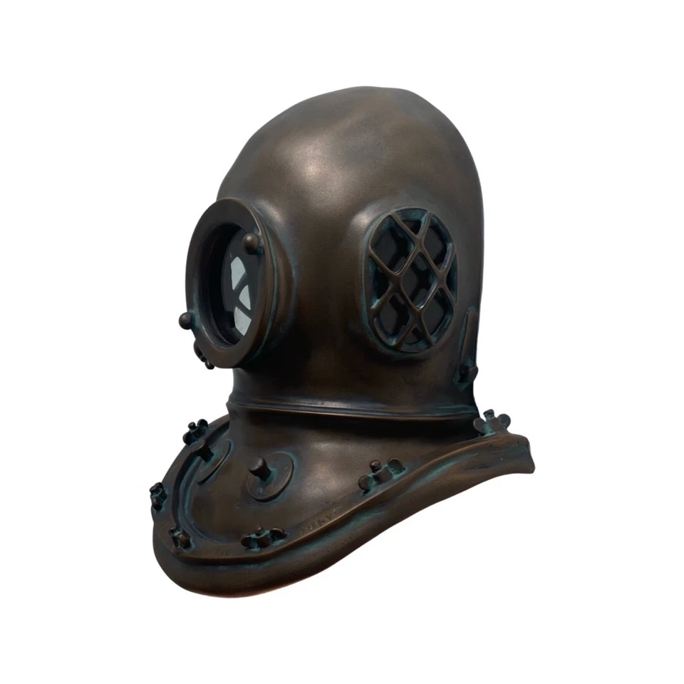 Casco de buceo de aguas profundas de montaje en pared en bronce sintético Foto 2 de 4