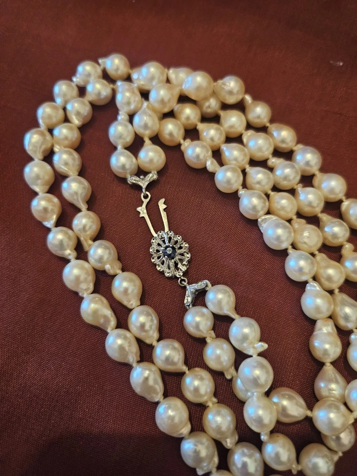 Collana Due Fili di Perle Naturali con Chiusura Oro Bianco e Zaffiro. - Immagine 2 di 4