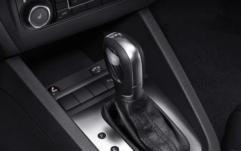 Perilla de cambio de marchas de fibra de carbono real moldura para Volkswagen Tiguan 2017-2021 Foto 3 de 4