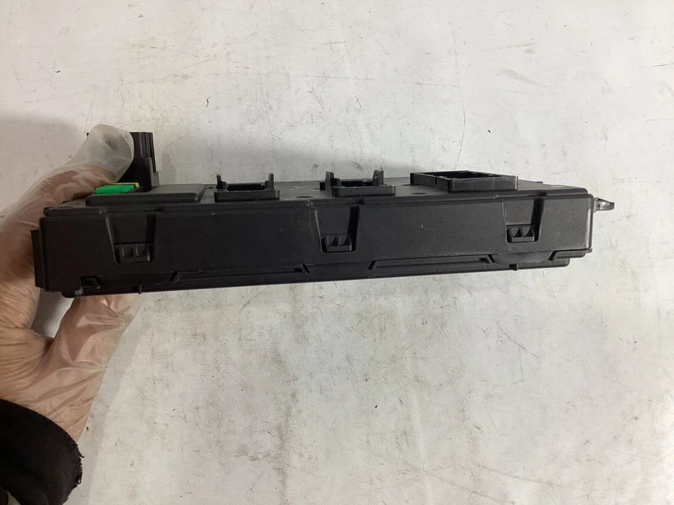 2012-2016 宝马 328i F30 熔丝盒继电器模块单元 9329701 原始设备制造商。 — 第 4/4 张图片