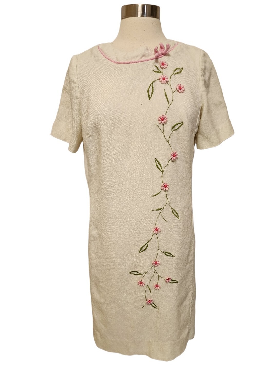 1950s  60s Vintage Women's Shift Dress Embroidered Flowers Off White