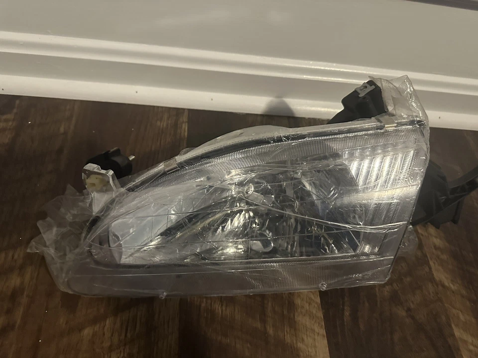 Conjunto de faros laterales del conductor Toyota Corolla 2000 TYC 20-5220-00 Foto 2 de 4