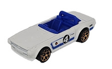 Hot Wheels Ultra Hots Triumph TR6 Pressofuso Scala 1:64 - Mattel (nuovo, 2021) - Foto 2