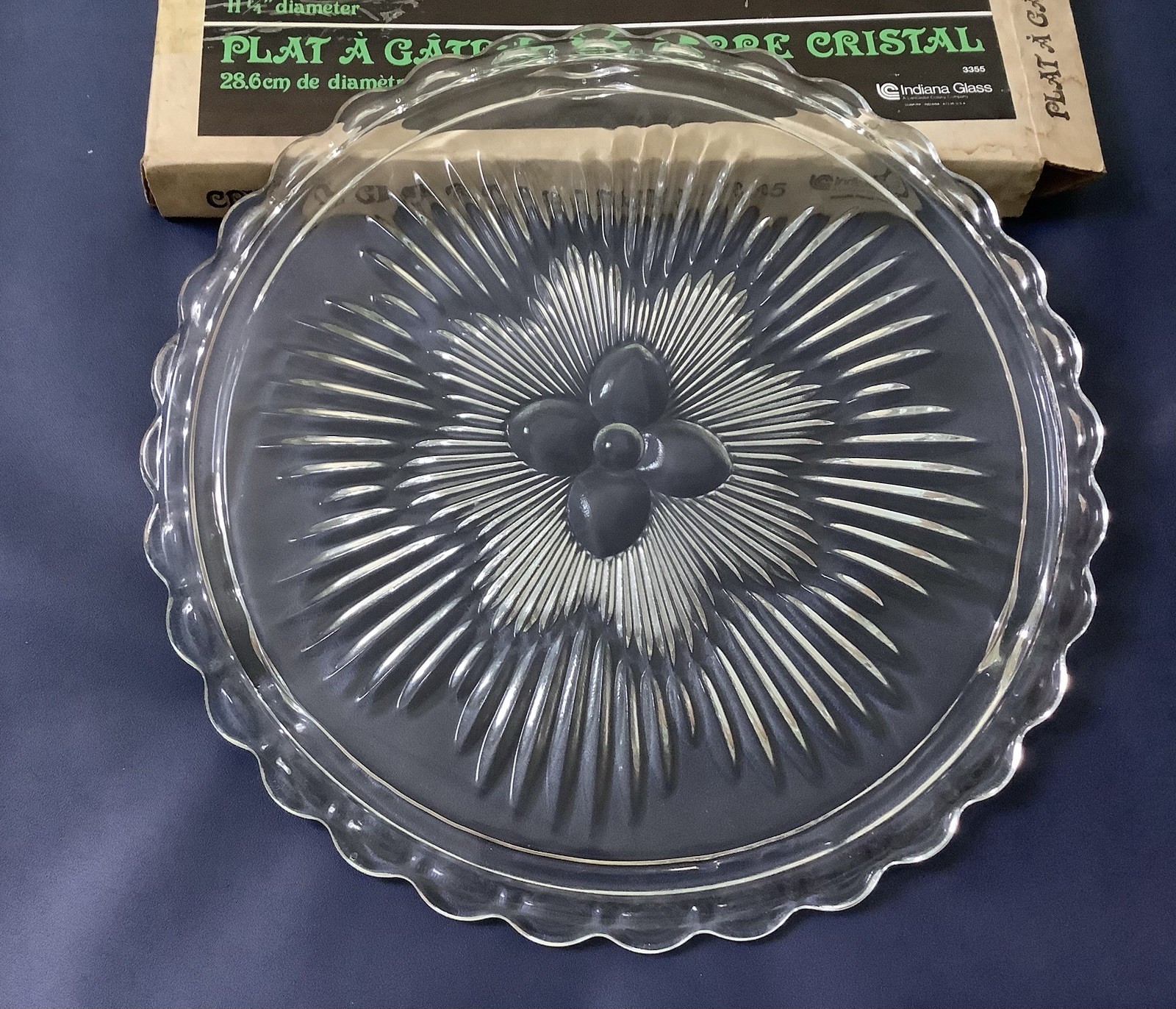 VINTAGE 60's INDIANA GLASS #3355 FLOWER SUNBURST CRYSTAL CAKE PLATE