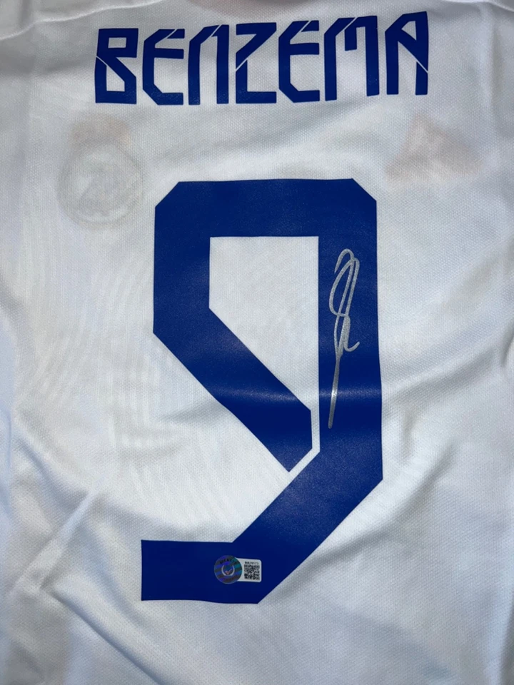 Camiseta con autógrafo Karim Benzema, casa 21-22 talla pequeña Foto 2 de 4