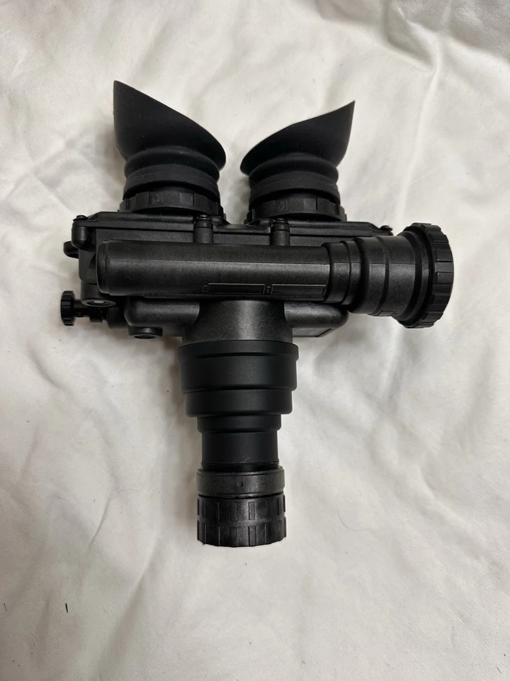 PVS-7  Goggles, GEN 3 Night Vision with MX-10130D/UV Green Phosphor Intensifier - Image 2 of 4