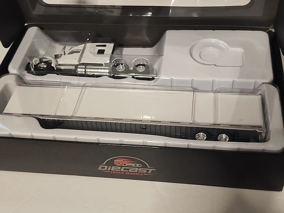 Tonkin Replicas Kenworth 1:50 Scale 53' Great Dane White With Trailer - Image 4 of 4