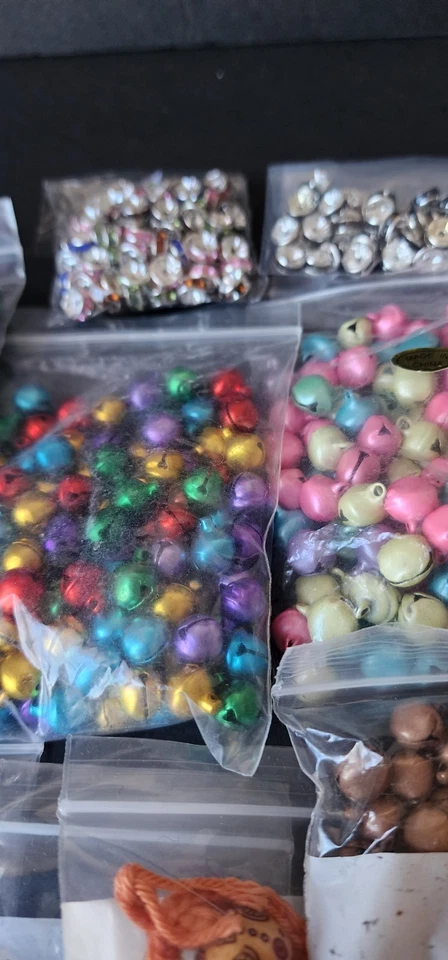 Colección de cuentas de campana metálica y cloisonné vintage - Lote de vacaciones de 1 lb 15,6 oz Foto 3 de 4