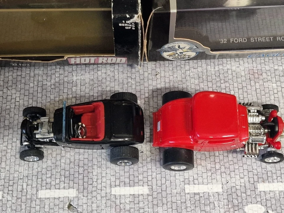 1/43 HOT WHEELS / UNIVERSAL HOBBIES - FORD HOT / STREET ROAD 1932 - Immagine 4 di 4