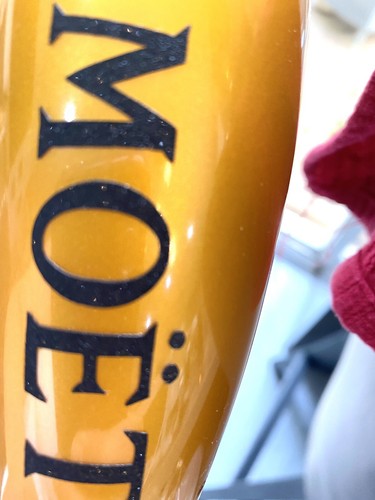 Gold Moet champagne flutes With Sparkling Moet Label . Great For Parties - Picture 4 of 5