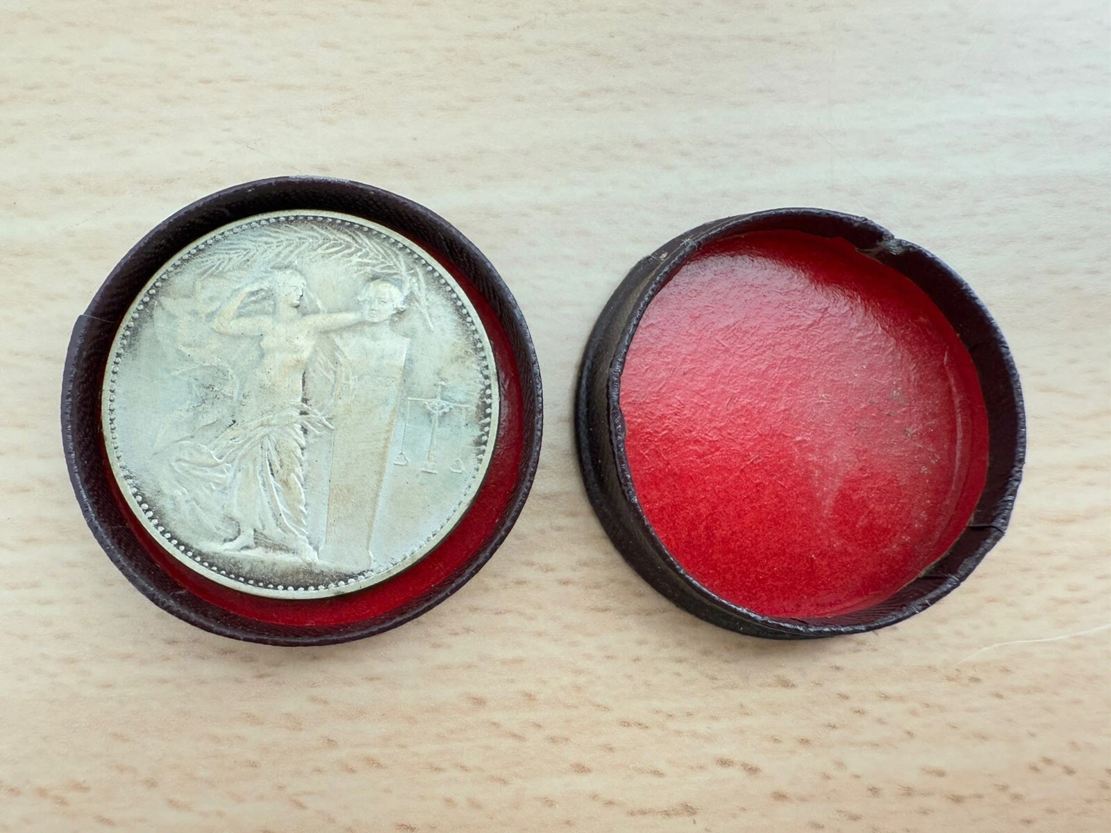 Médaille Union Des Industries Chimiques 1970 En Bronze Dans Sa Boîte