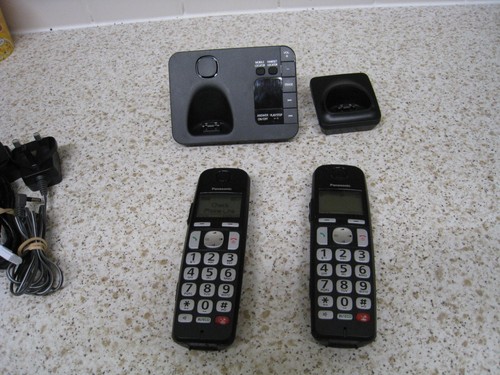 Panasonic KX-TGE820E Telefon z podwójnym dużym przyciskiem z automatyczną sekretarką Bloker połączeń #21 - Zdjęcie 3 z 5