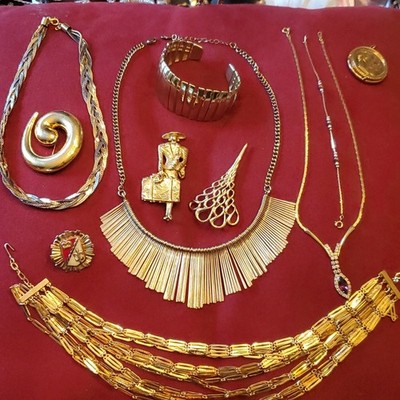 Vintage Costume Jewelry Lot Gold Tone Fringe Cleopatra Necklace Traveler Pin