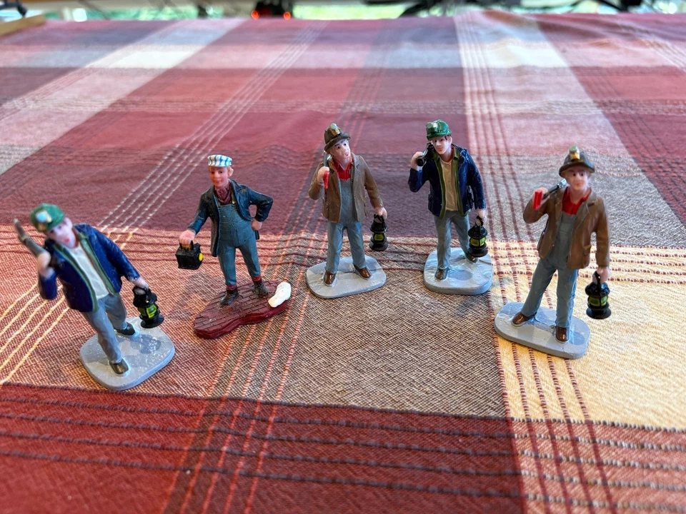 LEMAX CONSTRUCTION OR RAILROAD WORKERS, 5 FIGURINES - Image 2 of 3