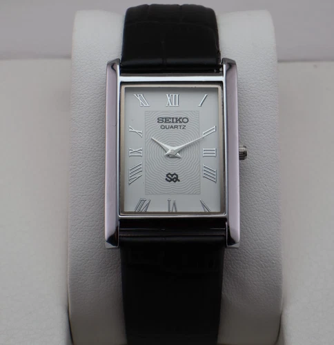 Vintage Seiko Slim Quartz Men's Wrist Watch White Dial with Black Strap.