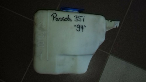 Wischwasserbehälter Waschwasserbehälter mit Pumpe 3A0955453 VW Passat 35i "93-97