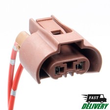Low beam headlights connector Toyota Camry. 2000-2001. 81150-AA020