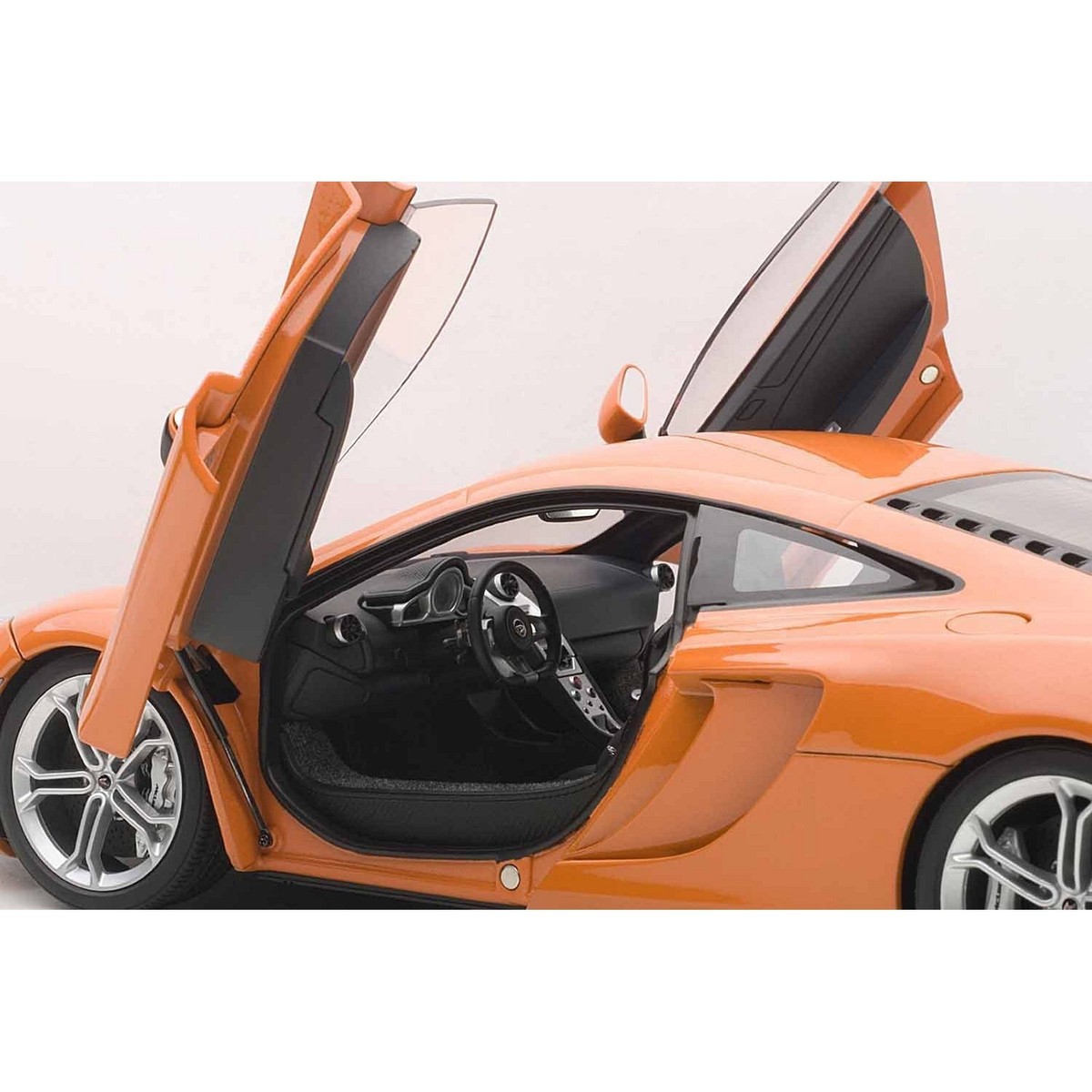 1:18 McLaren MP4 12C by AUTOart in Metallic Orange 76006 1:18 McLaren MP4 12C by AUTOart in Metallic Orange 76006