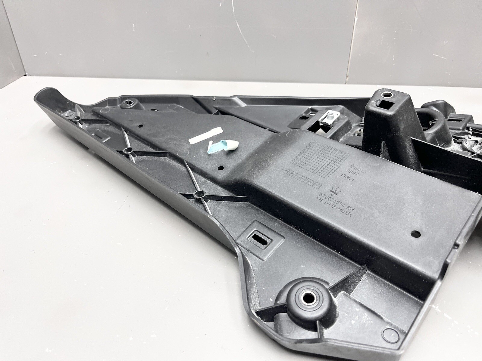 ⭐️2017-2020 MASERATI LEVANTE REAR RIGHT PASSENGER TRIM COVER BRACKET PANEL OEM
