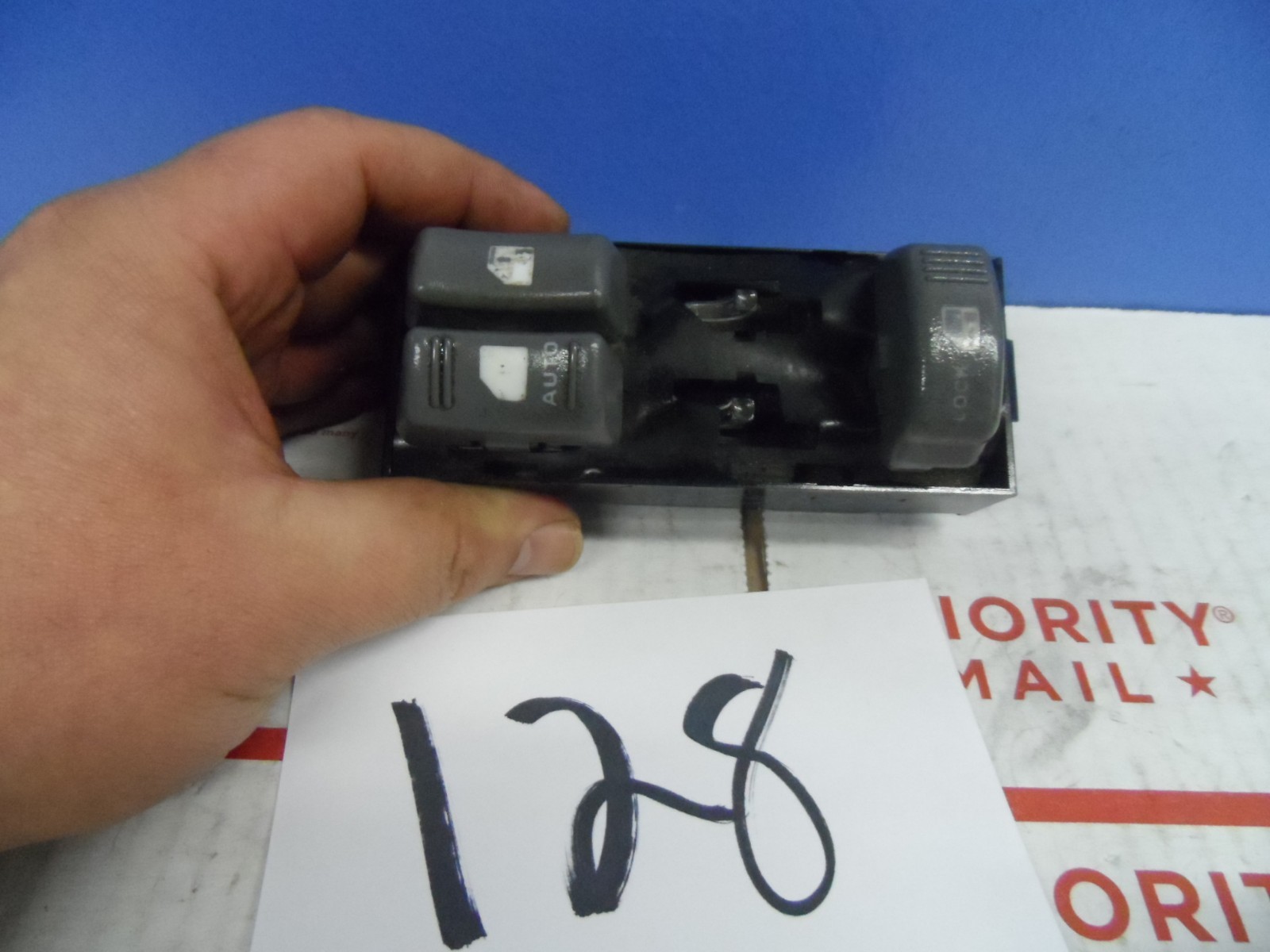98 99 00 01 BLAZER Used master window switch control power DRIVER  #128