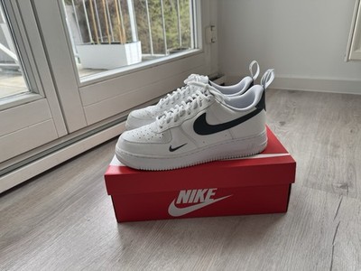 Nike Air Force 1 '07 Sneaker Größe 44,5 Weiß Mini Swoosh Logo