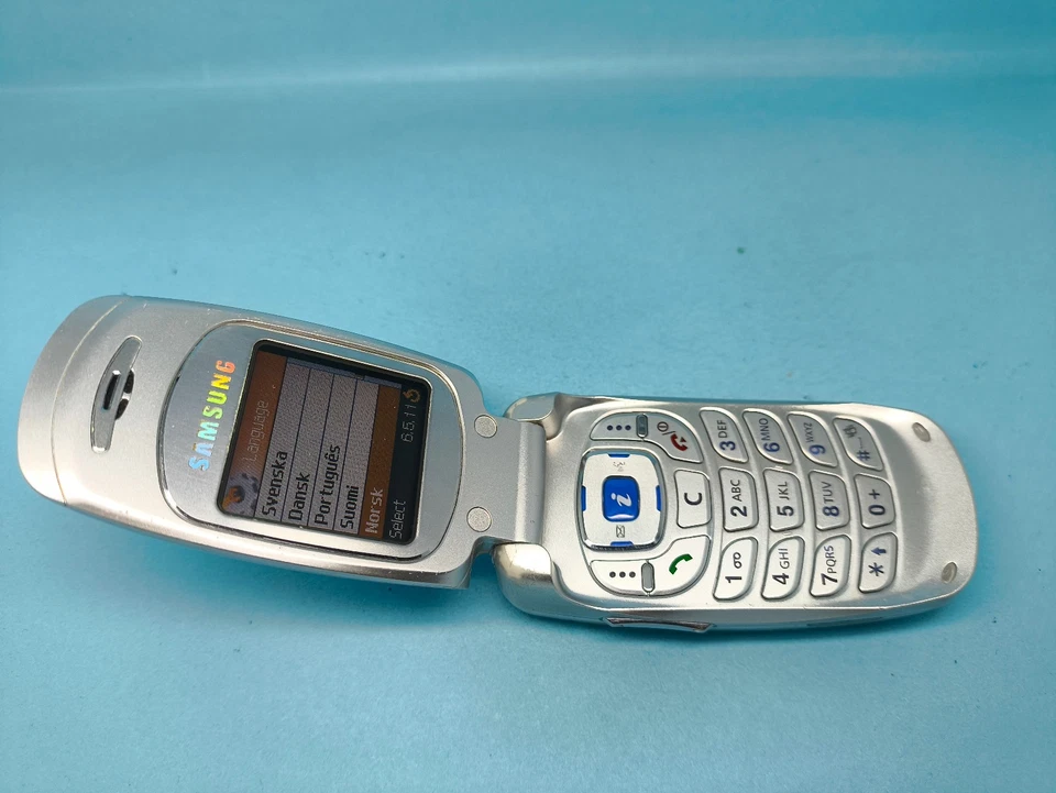 Samsung SGH E600 Silver (Unlocked) Mobile Phone - Image 4 of 4