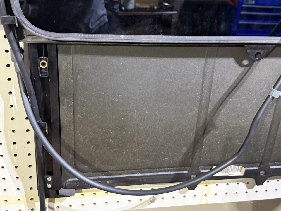 Chevrolet Impala 2006-12 Sunroof Assembly Complete OEM - Image 3 of 4