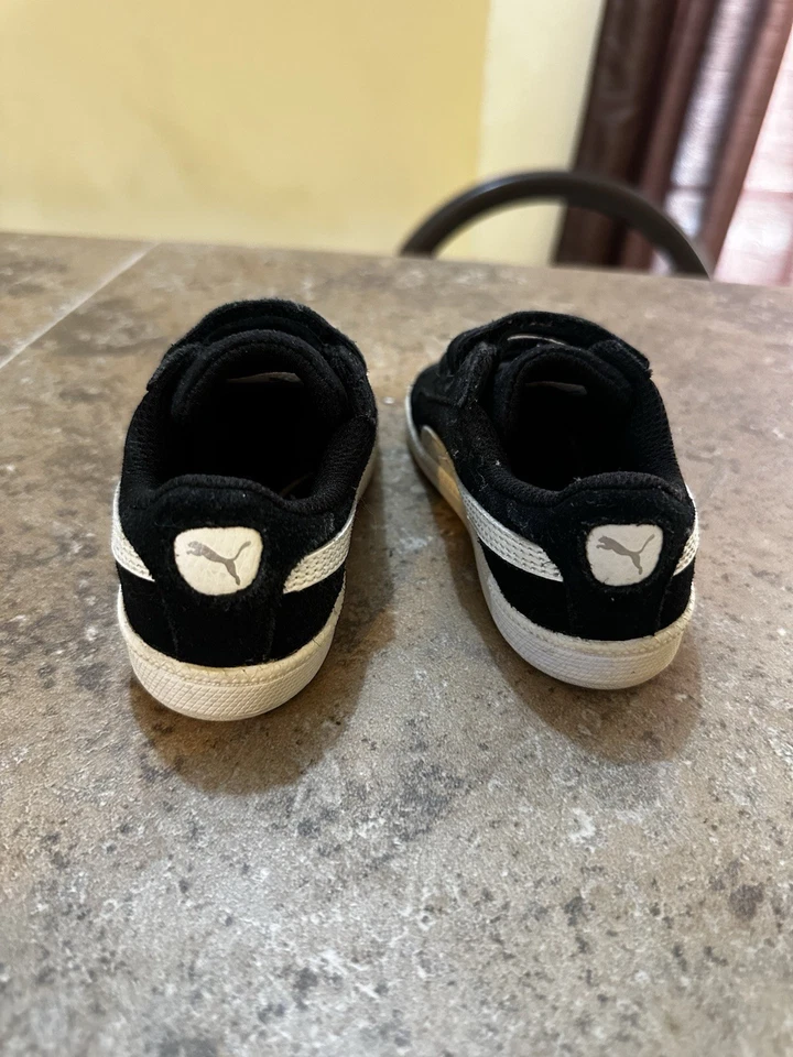 Zapatillas deportivas unisex Puma de gamuza para niños pequeños talla 7C Foto 4 de 4