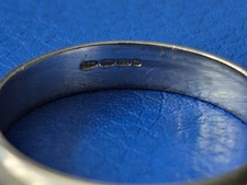 Solid 18ct White Gold Wedding Band Ring – Domino Jewellery Size O?  6.5g Heavy