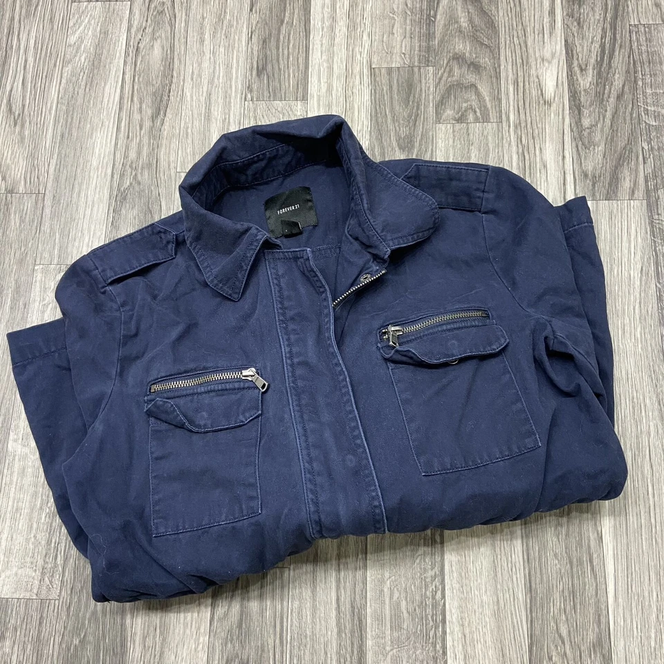 Jaqueta militar feminina FOREVER 21 com zíper completo e encaixe gráfico nas costas azul tamanho G - Imagem 4 de 4