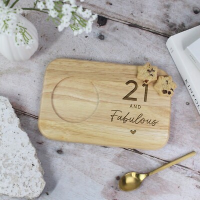Tee- & Kekstafel mit Gravur 21 und fabelhafter Meilenstein 21. Geburtstag Geschenk
