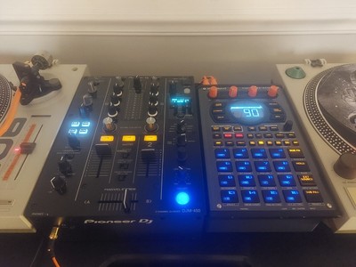Roland SP-404 MKII DJ Stand