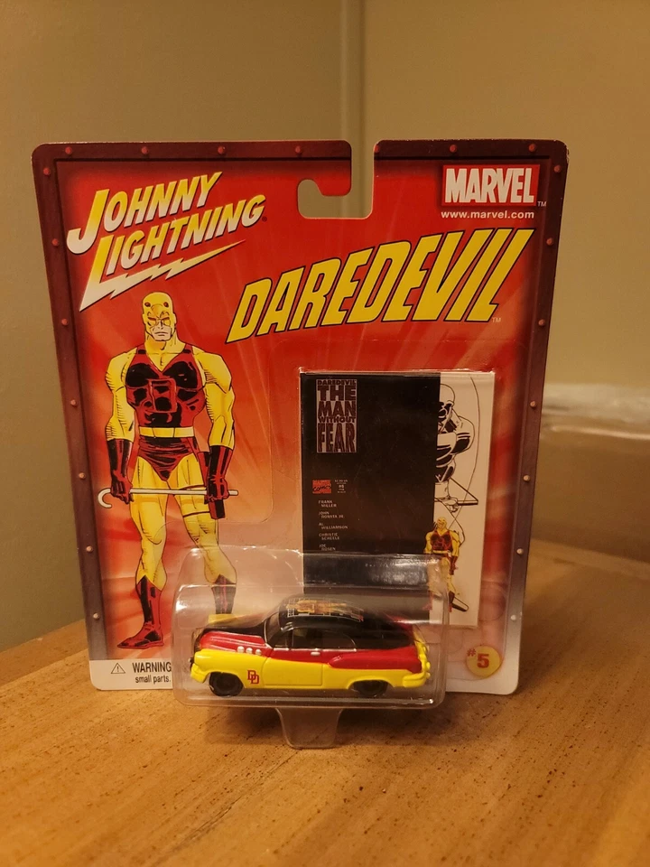 Tarjeta de coche Johnny Lightning Marvel Daredevil 1950 Buick Bumongous #5 2002 como nueva Foto 3 de 4