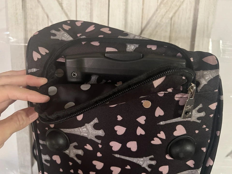 Bolso de Lona Betsey Johnson Chic Parisino Rodante - Corazones y Torres Eiffel Foto 3 de 4