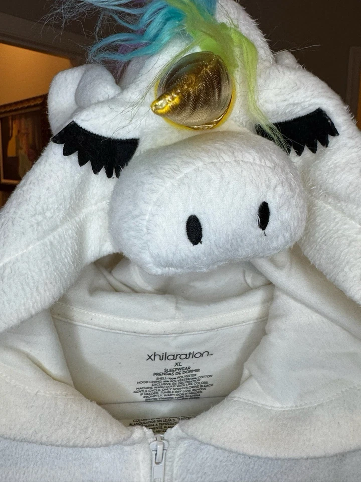 Pijama Xhilaration unicórnio branco adulto uma peça chifre de ouro arco-íris Halloween GG - Imagem 3 de 4