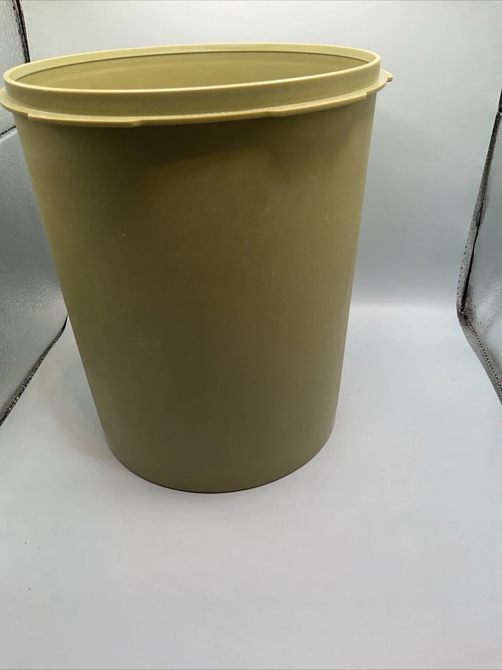 Tupperware Avocado Green 12 Cups Servalier Cookie Canister 807 Lid 808 - Image 4 of 4