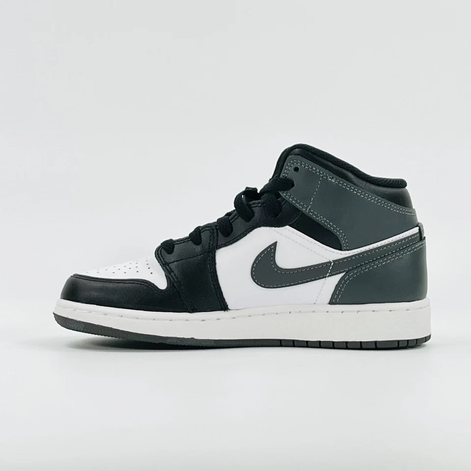 Air Jordan 1 MID GS 'Cinza Ferro Preto' DQ8423-001 tamanho 6 Y / 7,5 W - Imagem 2 de 4