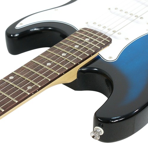 Guitarra eléctrica azul tamaño completo con amplificador de 10 W, estuche y paquete de accesorios para principiantes - Imagen 6 de 12