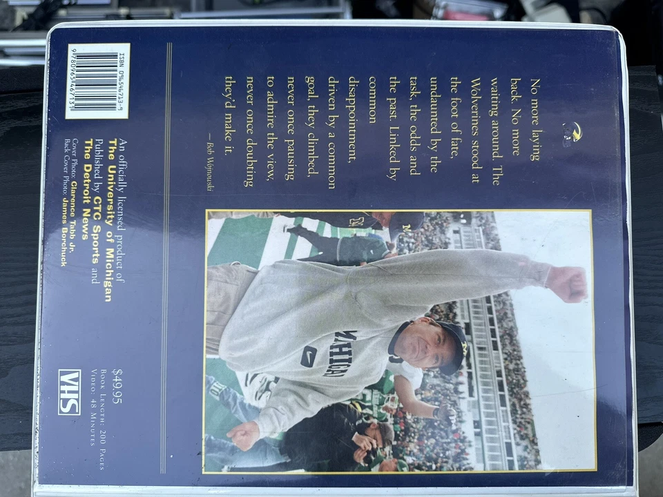 AMAZING BLUE: THE MICHIGAN WOLVERINES' UNFORGETTABLE 1997 Used Foto 2 de 3