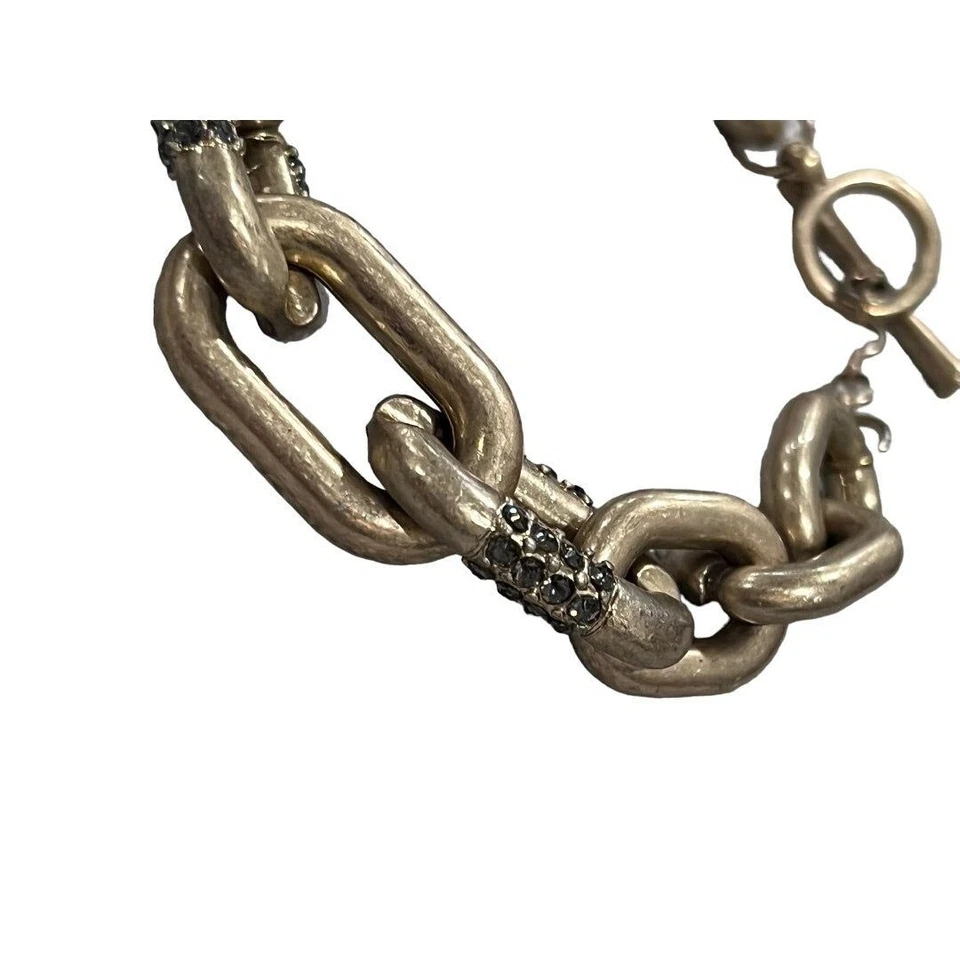 Brazalete Kenneth Cole de eslabones de cristal con estrás tono dorado mate cierre de palanca Foto 4 de 4