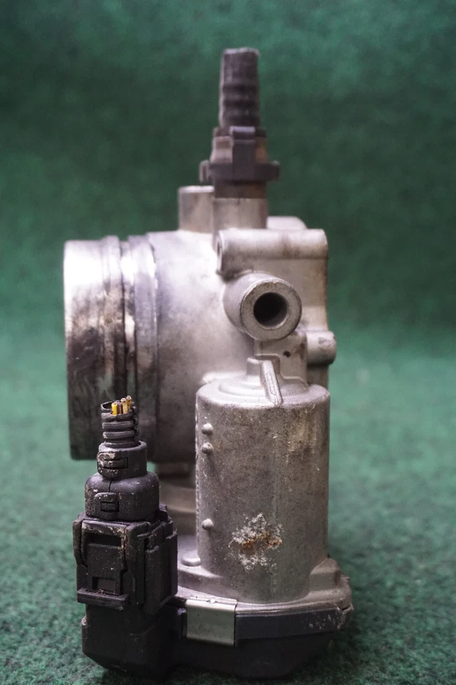 BMW 535I 2009 3,0 L carrocería del acelerador fabricante original 13547556119 111.366 millas Foto 2 de 4