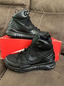 nike lupinek flyknit black