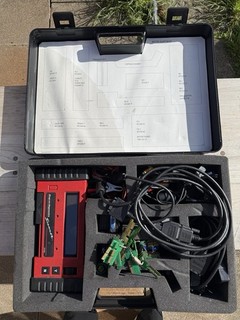 Snap on MT2500 Diagnostic Scanner Extra Plugs And Components In Hard Case