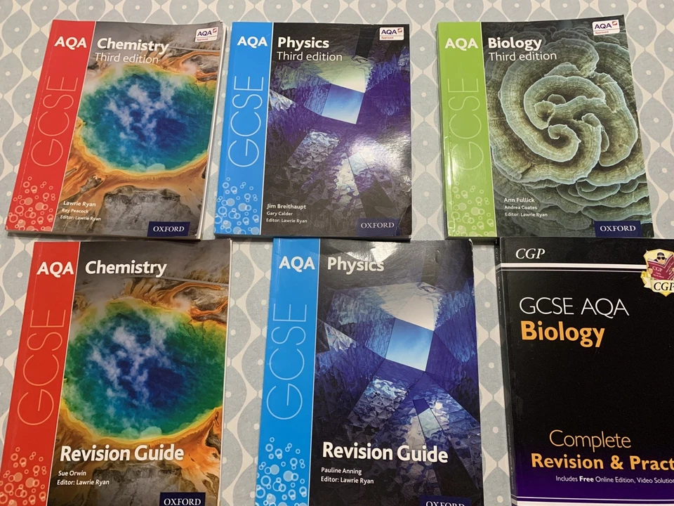 AQA GCSE Triple Science: Biology, Physics, Chemistry  & revision guides - Image 4 of 4