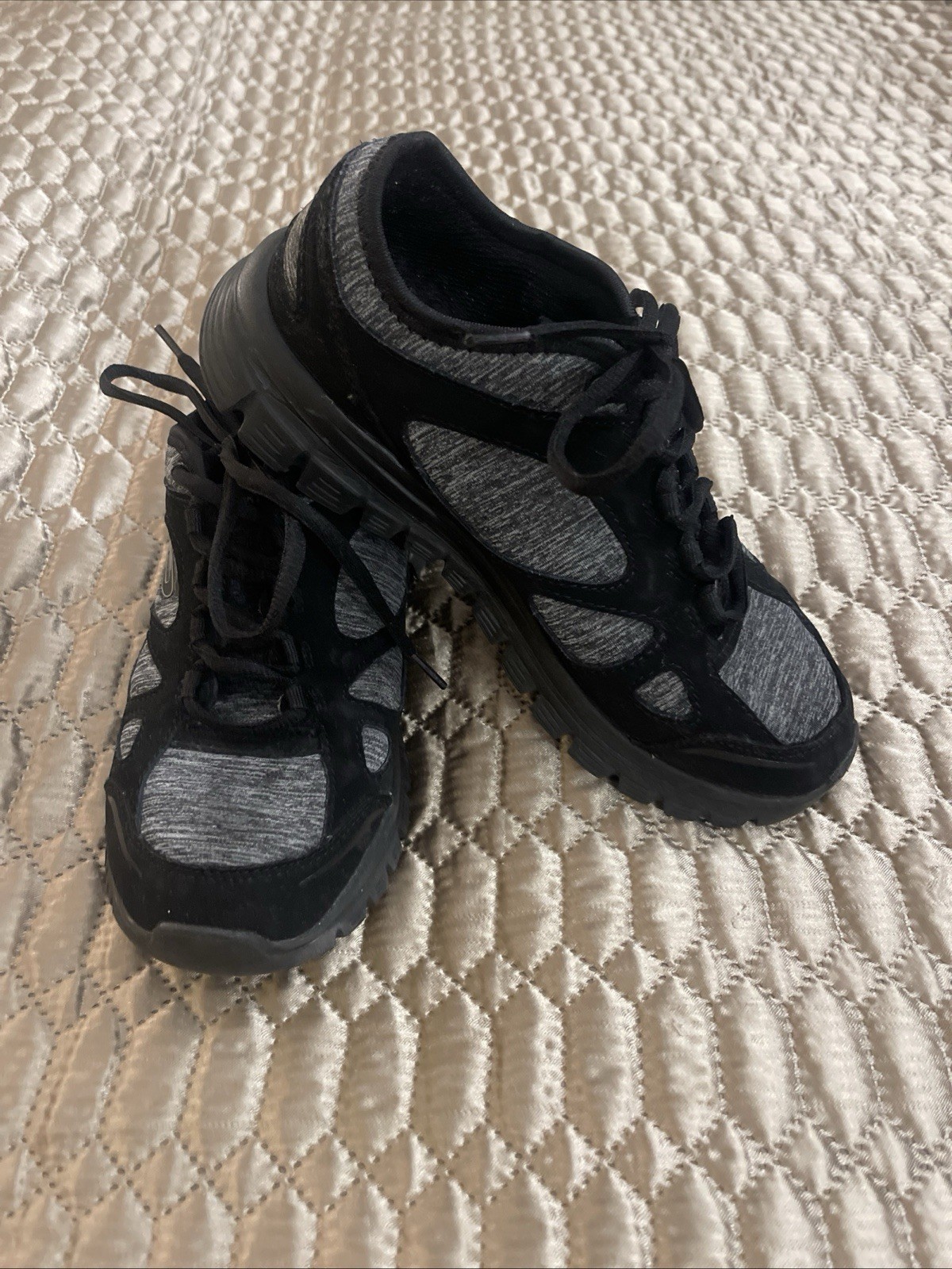 Skechers Women's Size 7 Memory Foam Lace Up Sneakers. Black.  Great Condition