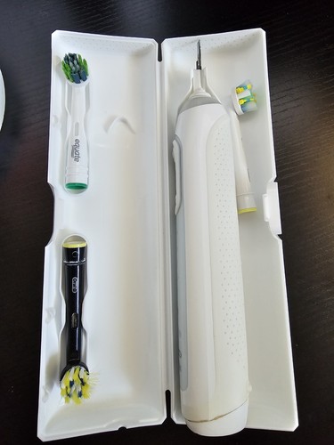 Braun Oral-B Genius White Toothbrush Handle - For Parts / Repair / Open