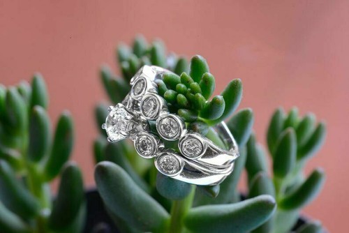 Lunetta anello nuziale simulato oro bianco 14 carati diamante tondo 2,75 ct m... - Imagen 4 de 4