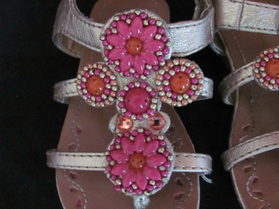 Sandálias infantis genuínas de ouro rosa com miçangas tamanho 5 - Imagem 2 de 4
