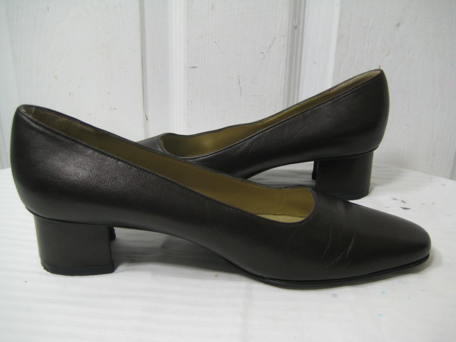 Scarpe decolte classiche Yves Saint Laurent in pelle marrone da donna taglia 8 5 M